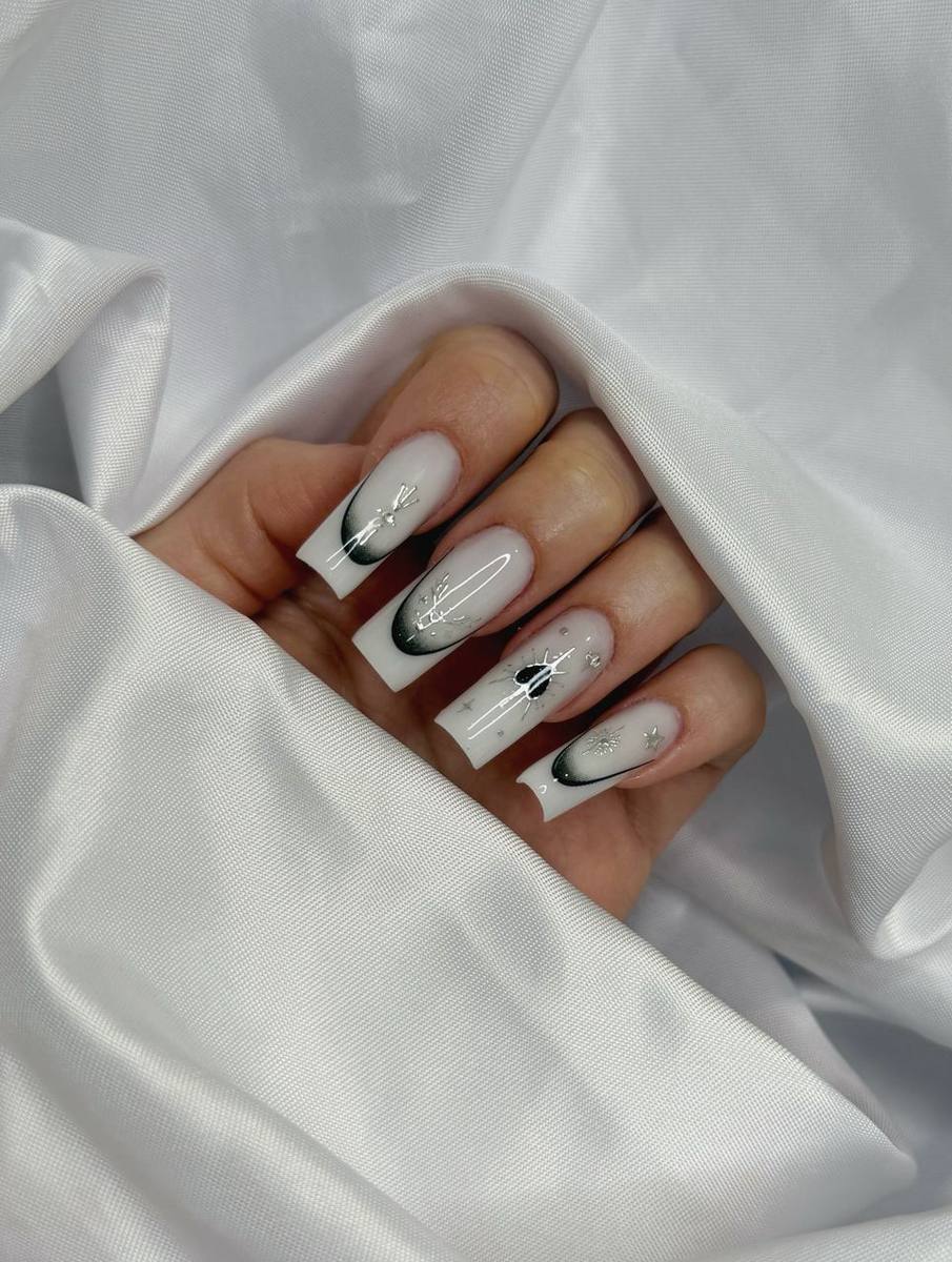 Nail-art delicata — lavoro di Sofia Gradin