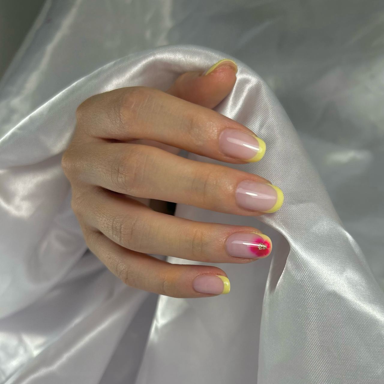 Rosso elegante — unghie di Sofia Gradin