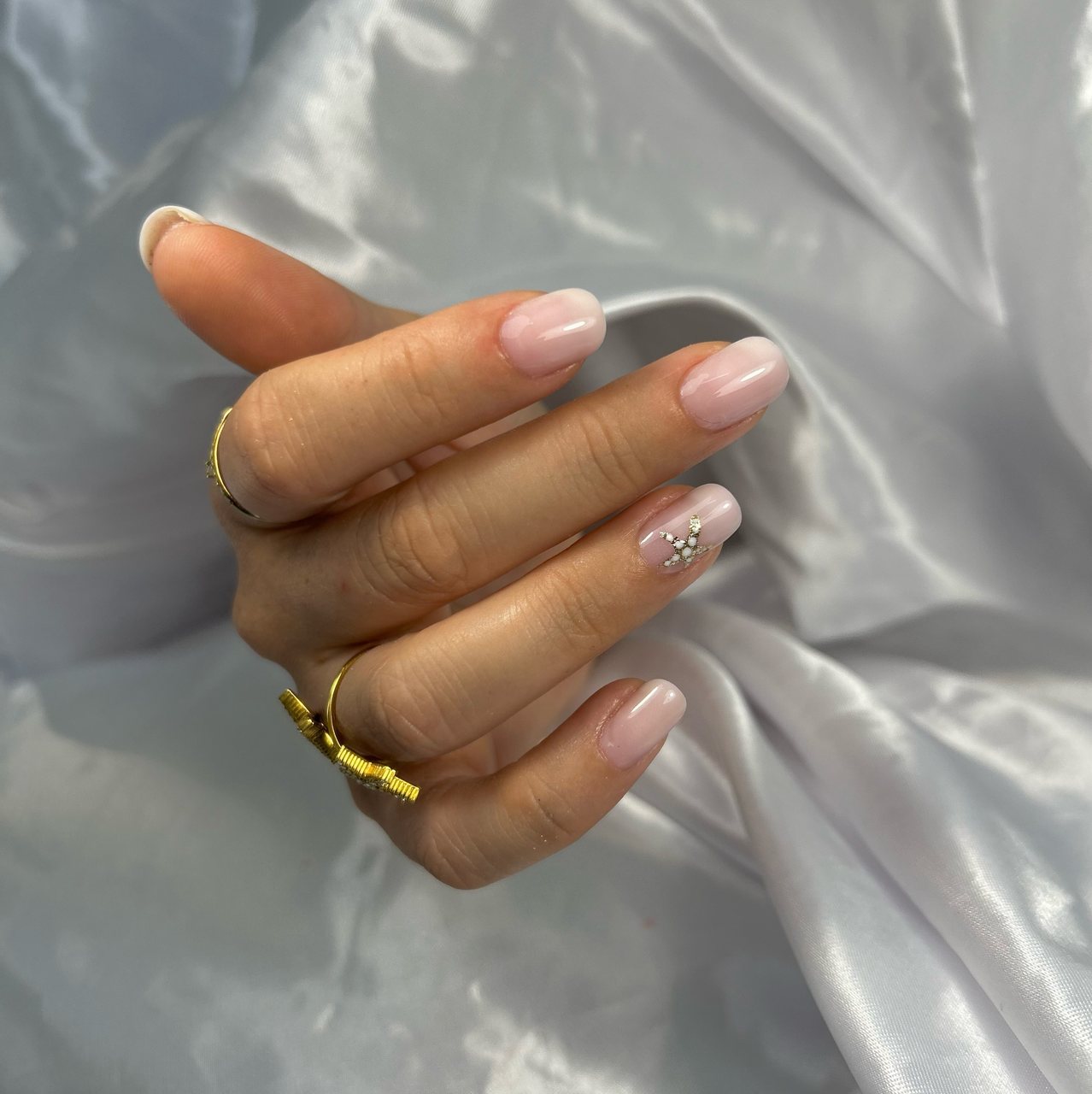 Semipermanente nude elegante, Sofia Gradin